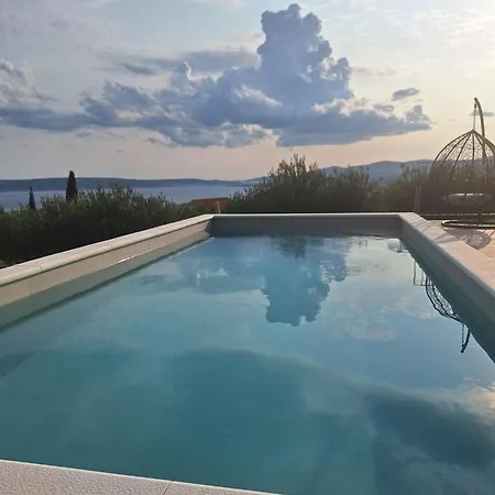 La Mia Ivana With Pool And View *